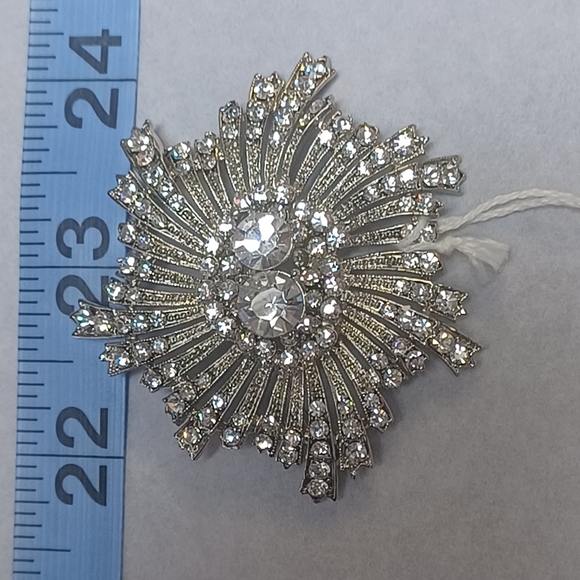 NWT Crystal Brooch - Picture 8 of 8